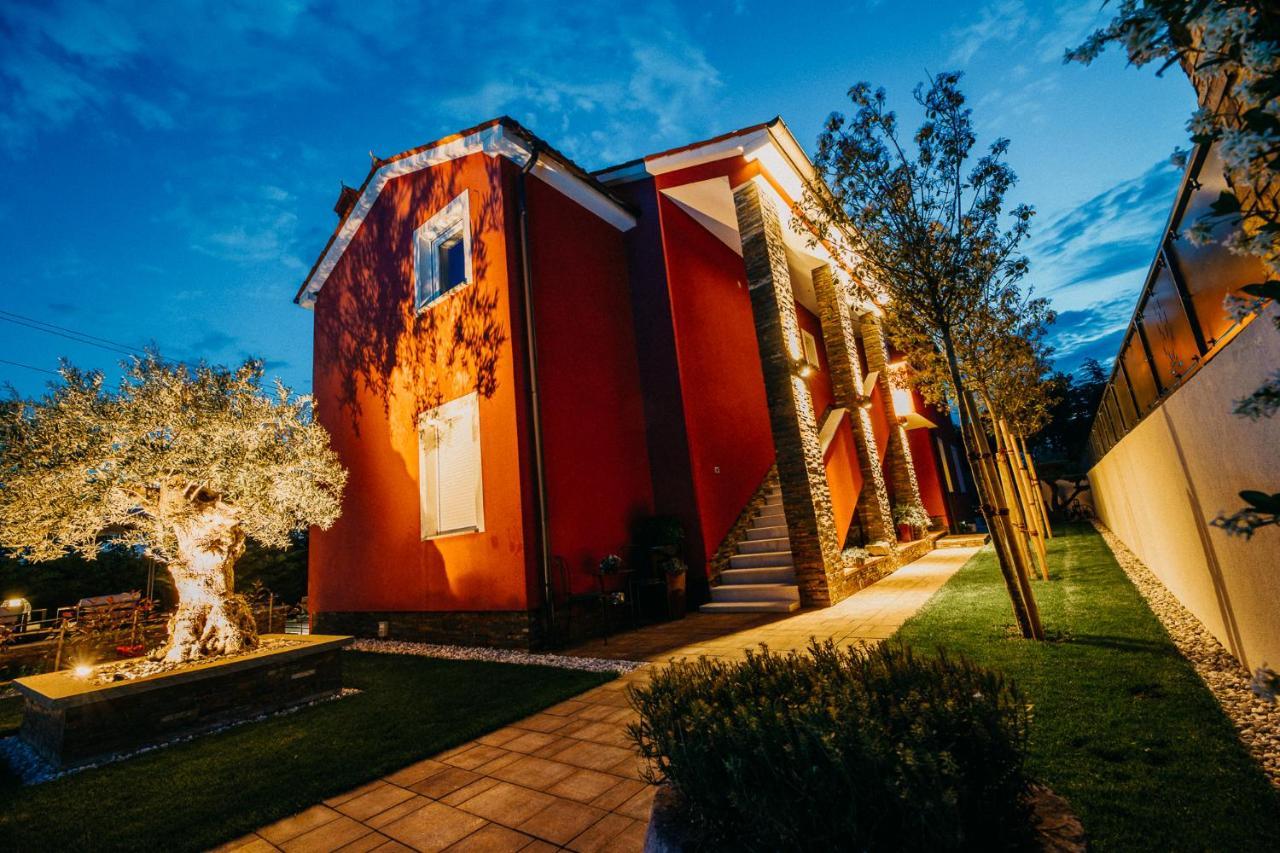 Villa Sunset Pool & Spa Apartments Згорнье-Шкофье Экстерьер фото