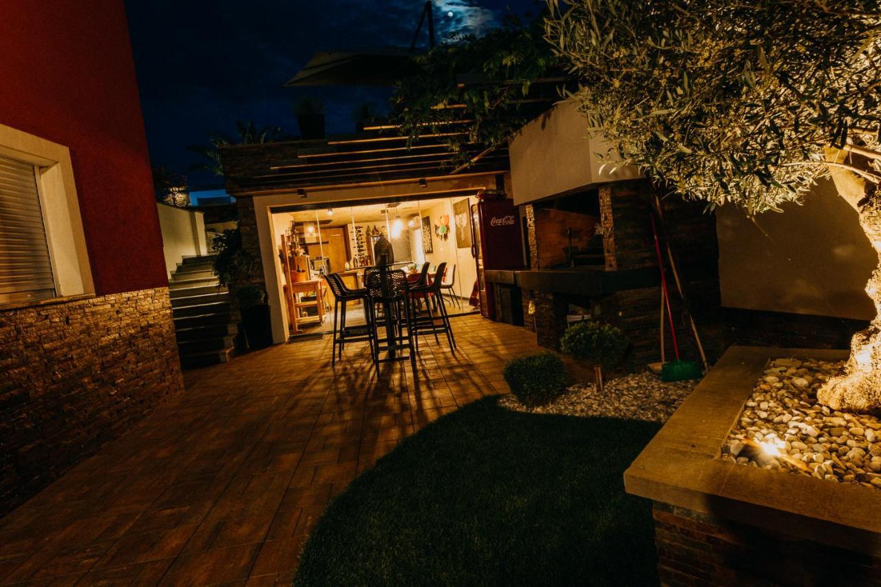 Villa Sunset Pool & Spa Apartments Згорнье-Шкофье Экстерьер фото